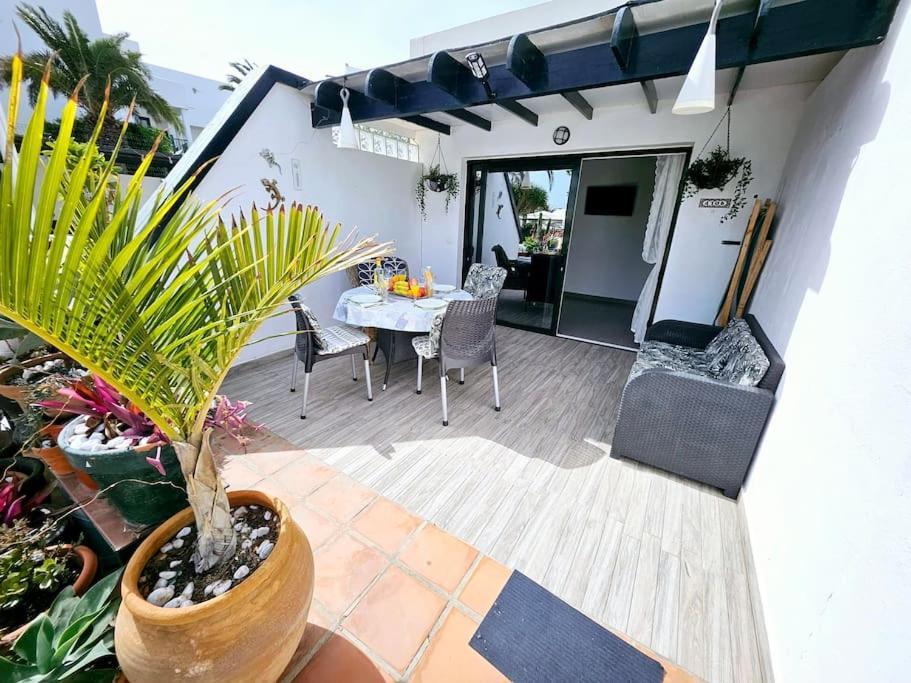 Apartamento Taisa Playa Roca Costa Teguise Bagian luar foto