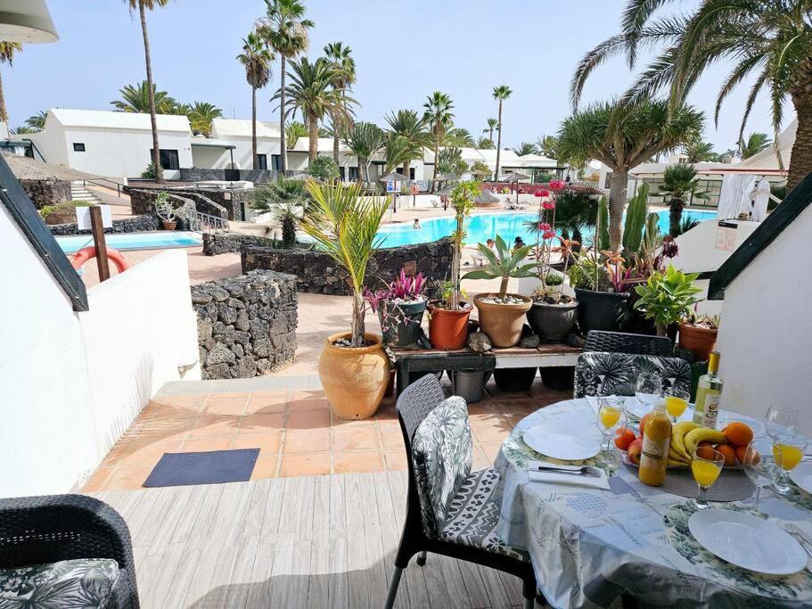 Apartamento Taisa Playa Roca Costa Teguise Bagian luar foto