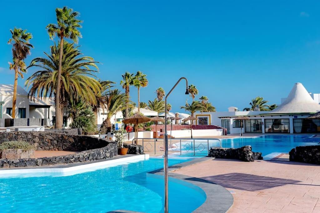 Apartamento Taisa Playa Roca Costa Teguise Bagian luar foto