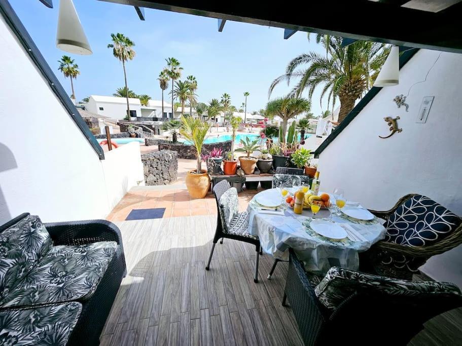 Apartamento Taisa Playa Roca Costa Teguise Bagian luar foto