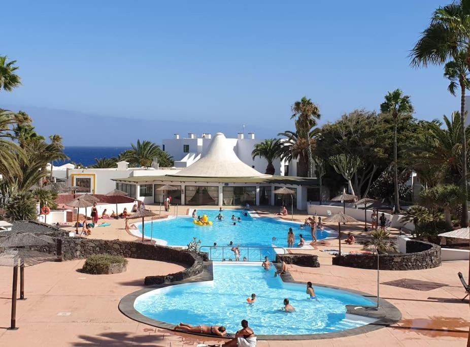 Apartamento Taisa Playa Roca Costa Teguise Bagian luar foto