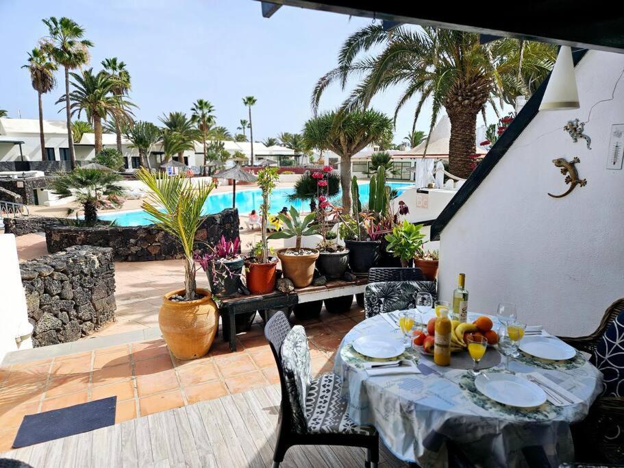 Apartamento Taisa Playa Roca Costa Teguise Bagian luar foto